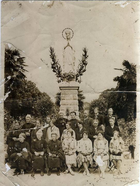 cherrueix_les-gens_Pelerinage a Lourdes vers 1925.jpg